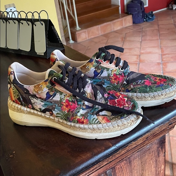 Converse. Flash (ea) $35 - Picture 8 of 11